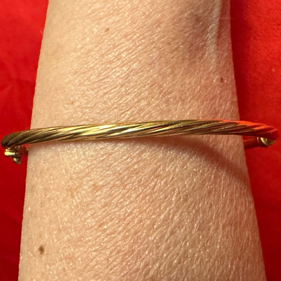 WOW POSHMARK - Authentic 10K Gold Italian Bangle Bracelet - Picture 10 of 16